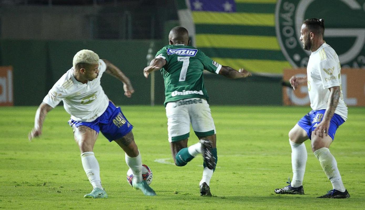 Cruzeiro empatou com Gois no Estdio da Serrinha, em Goinia, pela 22 rodada