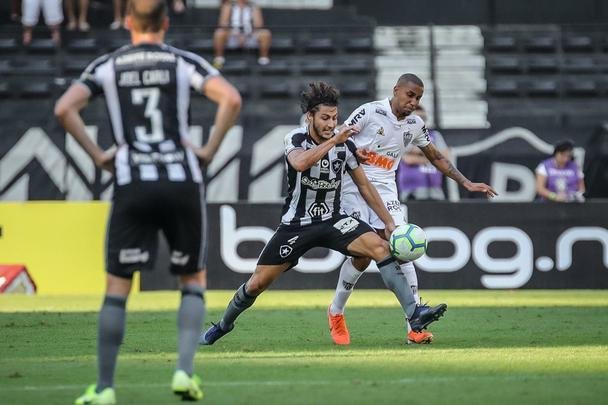 Fotos da vitória do Botafogo sobre o Atlético, por 2 a 1, no Engenhão, pela 18ª rodada do Brasileiro