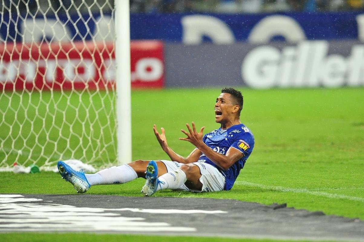 Pedro Rocha - o Cruzeiro pagou mais de R$ 3 milhes pela contratao do atacante que pertence ao Spartak Moscou e atualmente est emprestado ao Flamengo. Dentro dessas cifras constam a dvida com o clube russo, imposto de renda e custas processuais na Fifa.