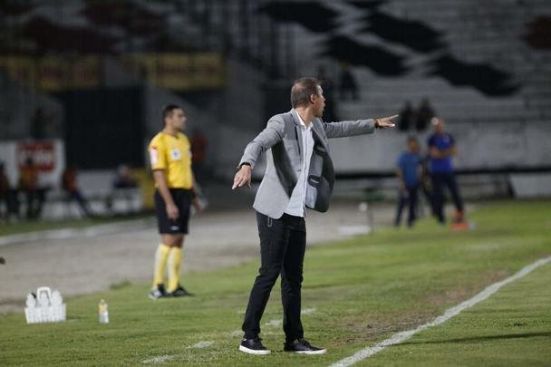 Equipes se enfrentaram no estdio do Arruda pela nona rodada da Srie C.