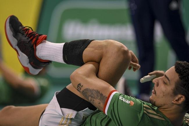 Cruzeiro se garantiu na decis�o do Sul-Americano de V�lei ao bater os argentinos do Policial Voley por 3 sets a 0, neste s�bado (5), no Gin�sio do Riacho, em Contagem. As parciais foram de 25/20, 29/27 e 25/16