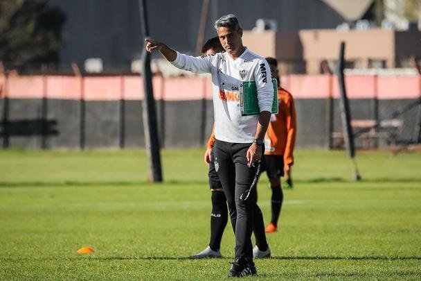 Nesta quarta-feira, Atlético treinou no centro de treinamento do Newell's Old Boys, em Rosário, visando à partida de ida da semifinal da Copa Sul-Americana, diante do Colón. O duelo será nesta quinta-feira, às 21h30, em Santa Fé, na Argentina.
