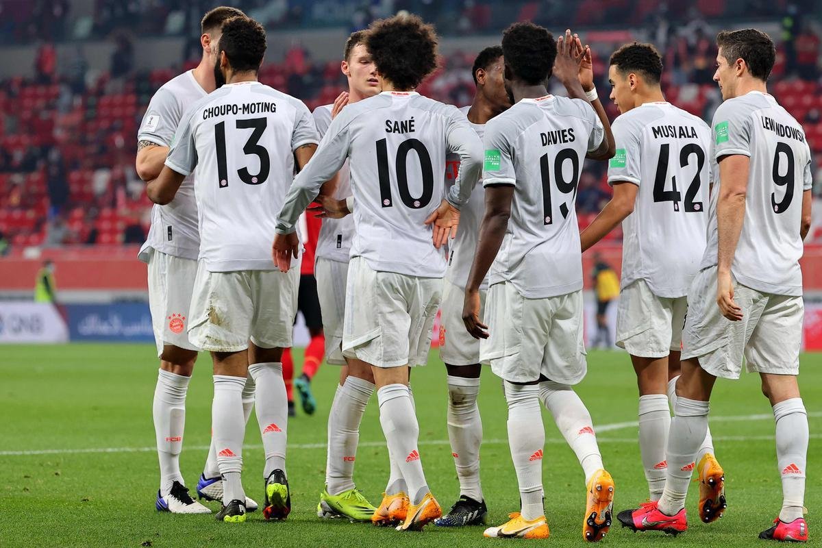 Bayern de Munique derrotou egpcios do Al Ahly por 2 a 0, com dois gols do polons Robert Lewandowski, e se garantiu na deciso do Mundial de Clubes contra o Tigres, do Mxico