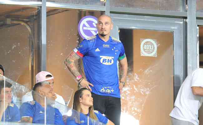 Maicon, reforo do Cruzeiro para 2022, foi anunciado no telo do Mineiro e teve nome gritado pela torcida