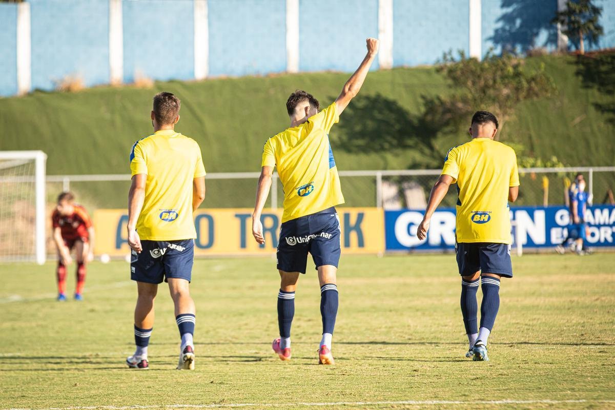 Fotos do jogo-treino entre Cruzeiro e Boa Esporte, disputado na Toca da Raposa II, em Belo Horizonte. Time celeste venceu por 2 a 0, com gols de Stnio