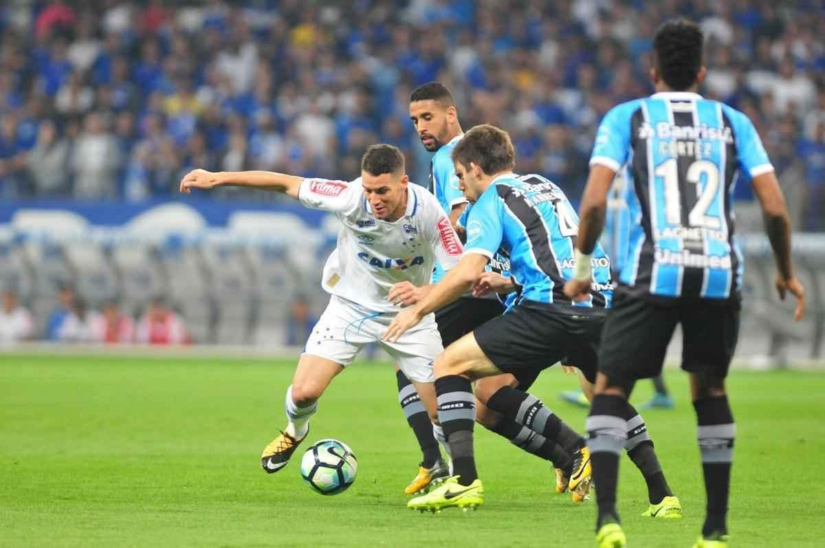 Fotos do primeiro duelo do duelo entre Cruzeiro e Grmio, no Mineiro, pela semifinal da Copa do Brasil