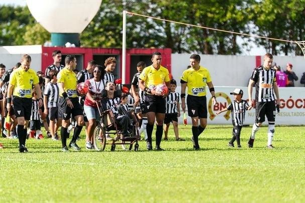 Fotos do duelo entre Patrocinense e Atlético, em Patrocínio, pela nona rodada do Mineiro