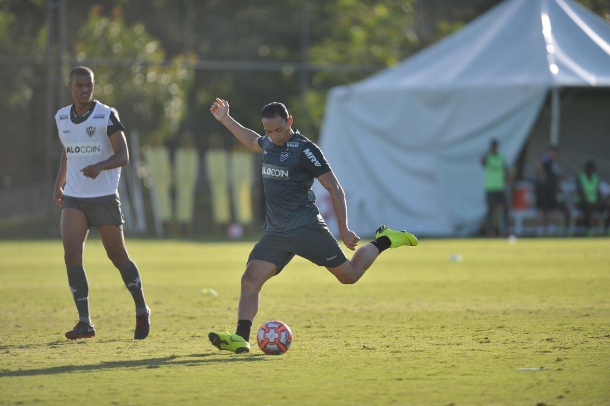 Veja fotos do treino do Atltico