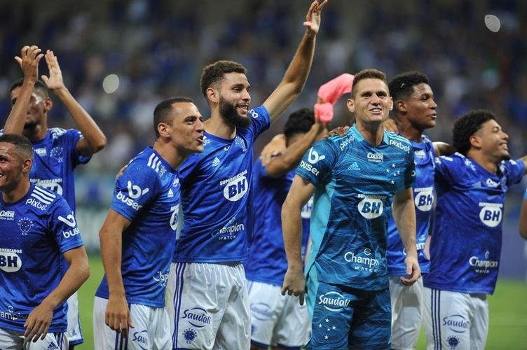 Festa do time do Cruzeiro e da torcida no Mineiro com a confirmao da vaga na final do Campeonato Mineiro. Raposa venceu o Athletic novamente, dessa vez por 2 a 1, e agora aguarda Atltico ou Caldense na deciso