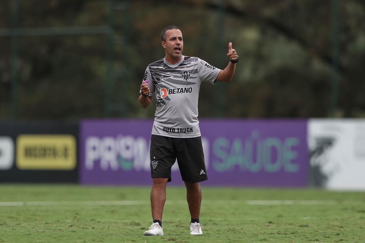 Fotos do treino do Atltico neste sbado, o ltimo de Victor no clube