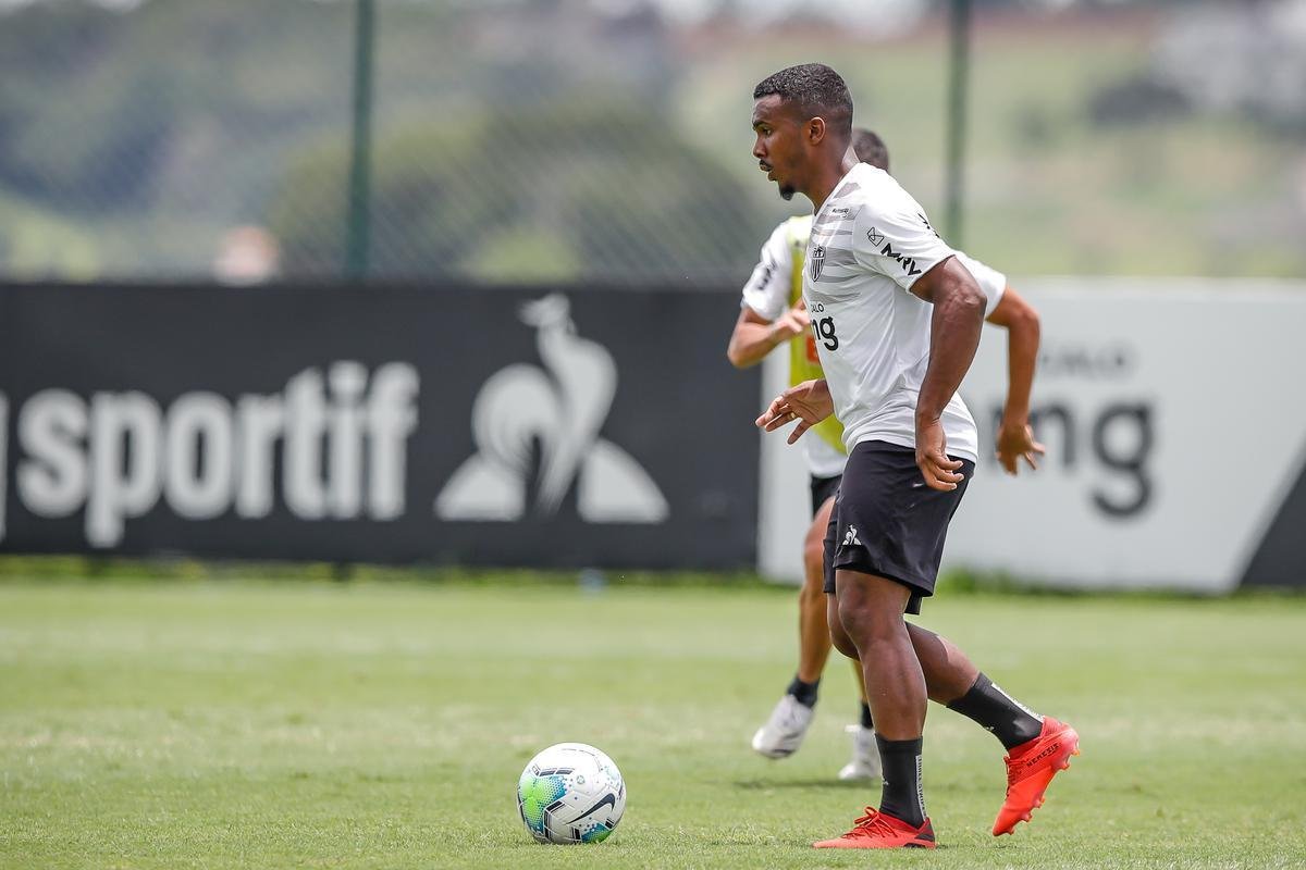 Veja fotos do treino do Atltico