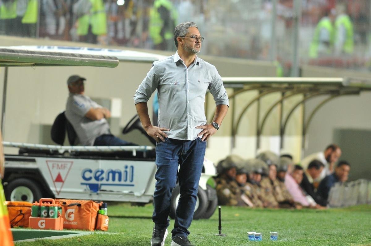 Campeo olmpico com a Seleo Brasileira em 2016, Rogrio Micale comandou o time profissional do Atltico em 2017. Foram s 13 jogos  frente do time. Depois dele, chegaram Oswaldo de Oliveira e o auxiliar Thiago Larghi.