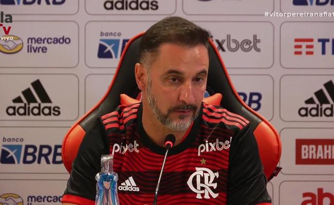 Ao ser perguntado sobre a polêmica troca do Corinthians pelo Flamengo, técnico Vítor Pereira disse que não deve nada a ninguém