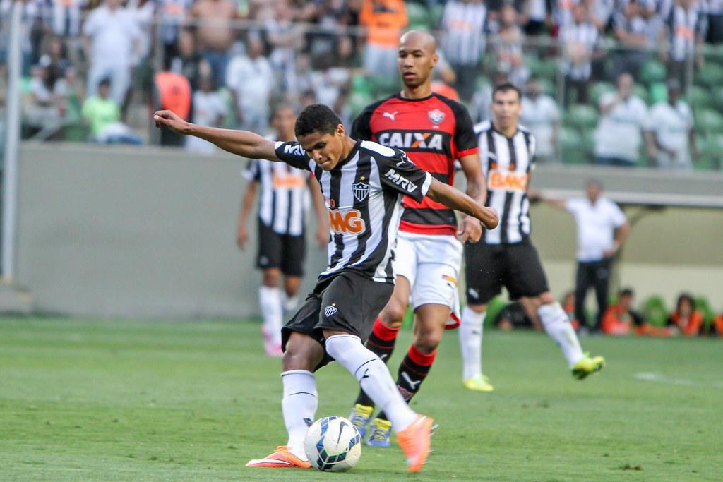 Douglas Santos - lateral-esquerdo