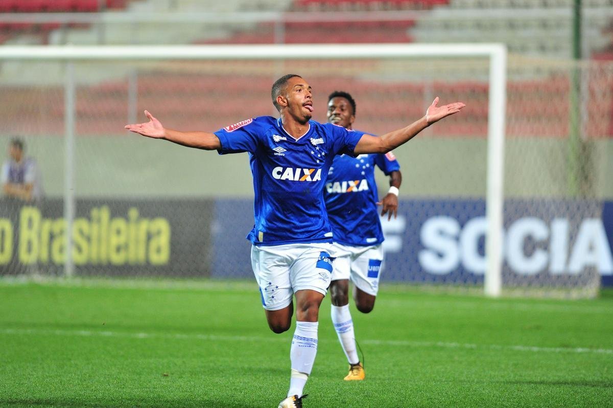 Aps por 2 a 2 no tempo normal, Cruzeiro derrotou Atltico por 4 a 2 nas penalidades e se sagrou campeo de torneio indito. Em 2018, clube celeste disputar a Copa Libertadores da categoria