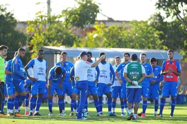 Imagens do treino do Cruzeiro desta quinta-feira, na Toca da Raposa II (Alexandre Guzanshe/EM D.A Press)