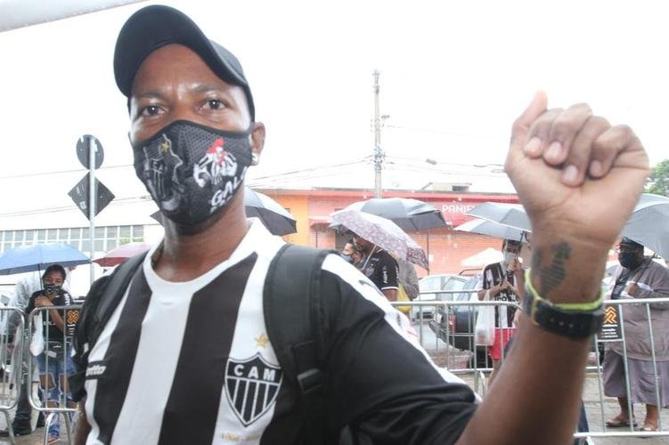 Em evento na Arena MRV, torcedores do Atltico ganharam tatuagens em comemorao ao bicampeonato brasileiro 