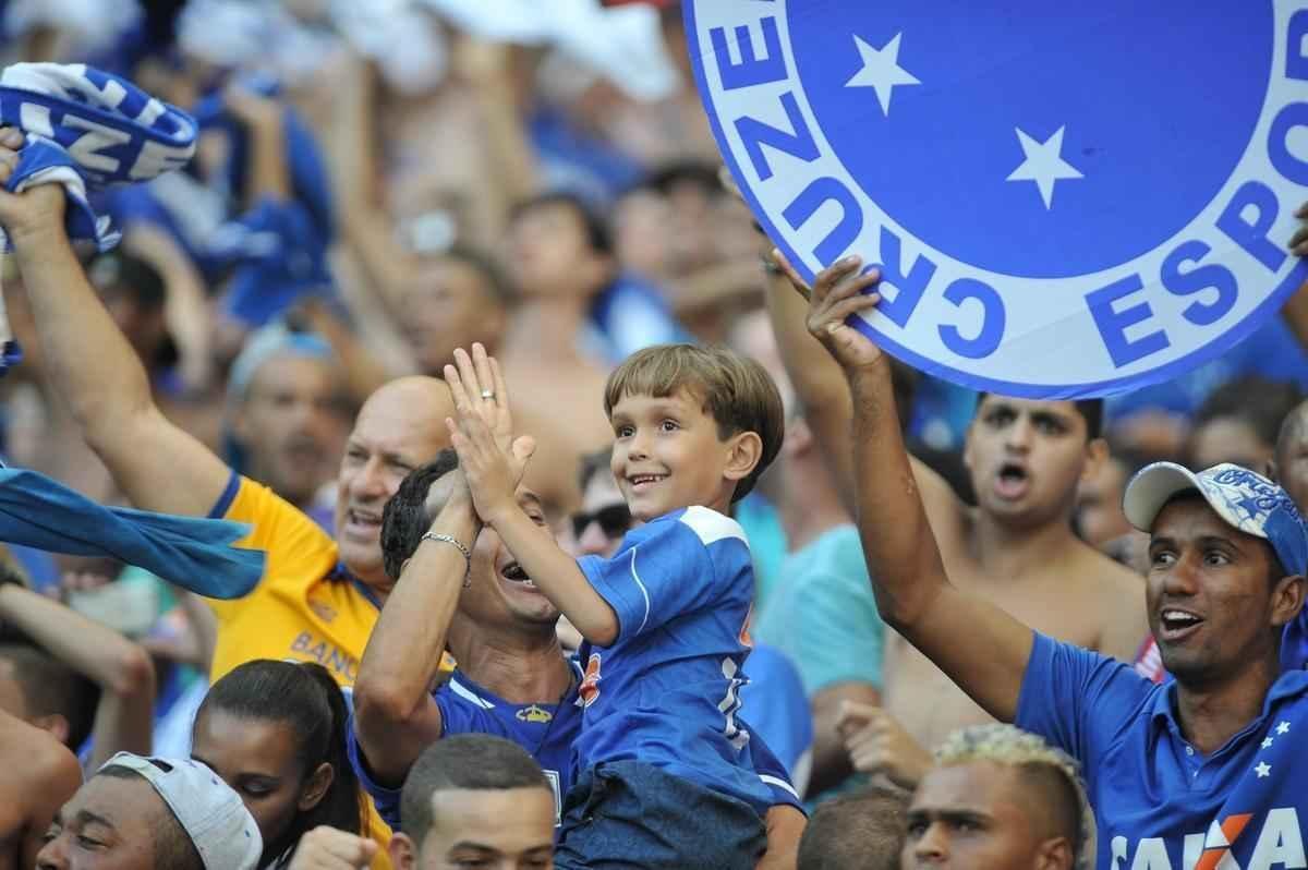 Torcida do Cruzeiro no clssico contra o Atltico, no Mineiro, pela 10 rodada do Estadual