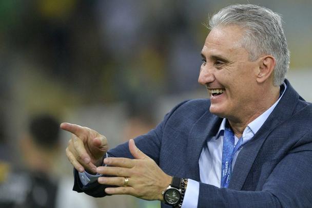 Seleção Brasileira derrota Peru por 3 a 1, conquista Copa América e ergue a taça no Maracanã; veja as fotos da festa do Brasil