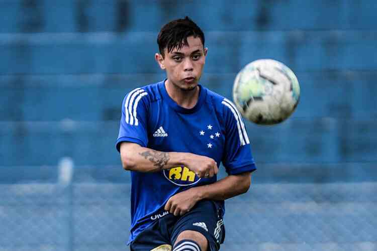 Atacante dispensado pelo Cruzeiro agora está jogando pelo Barcelona