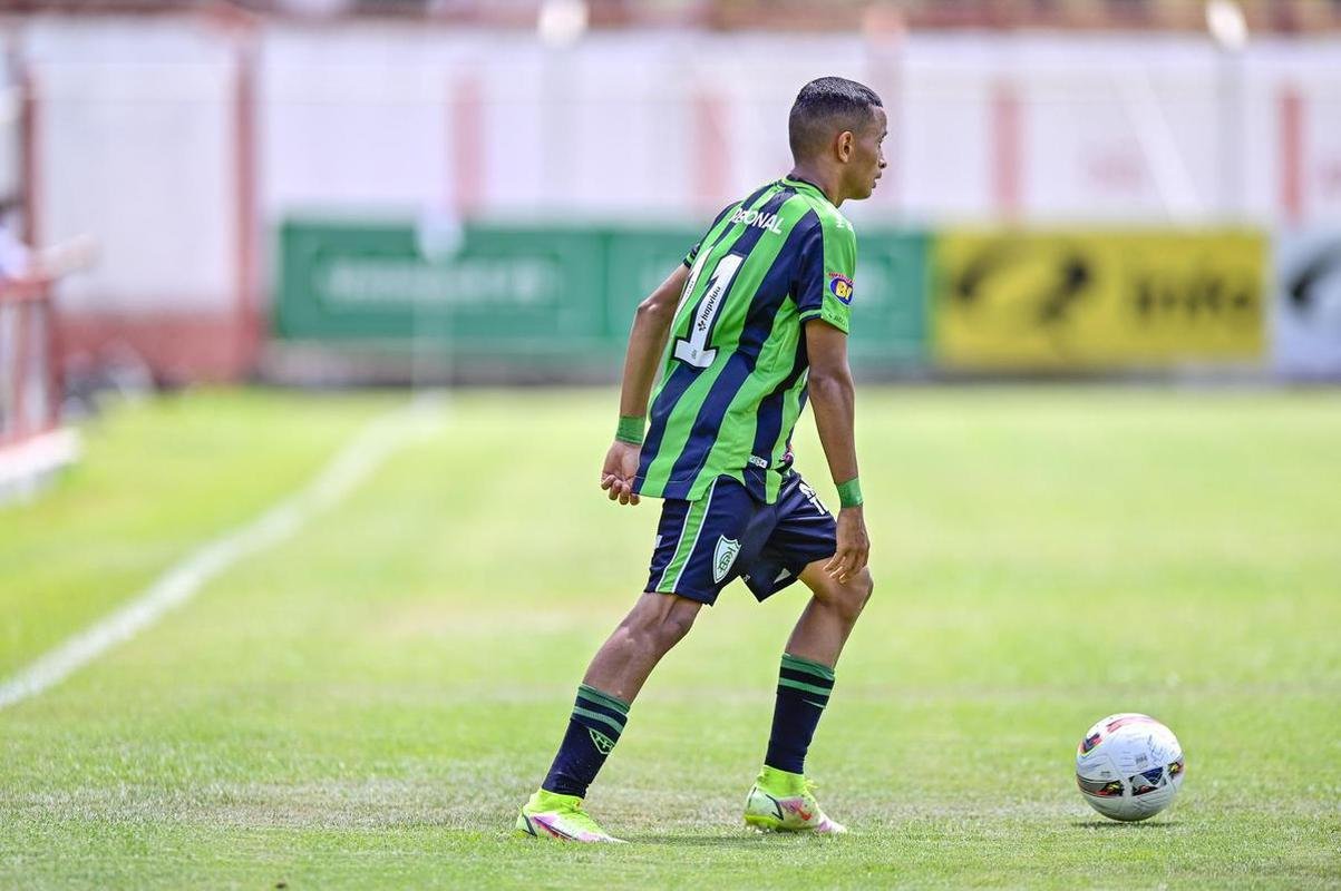Jogo foi disputado com muito calor, em Nova Lima, na manh deste sbado 