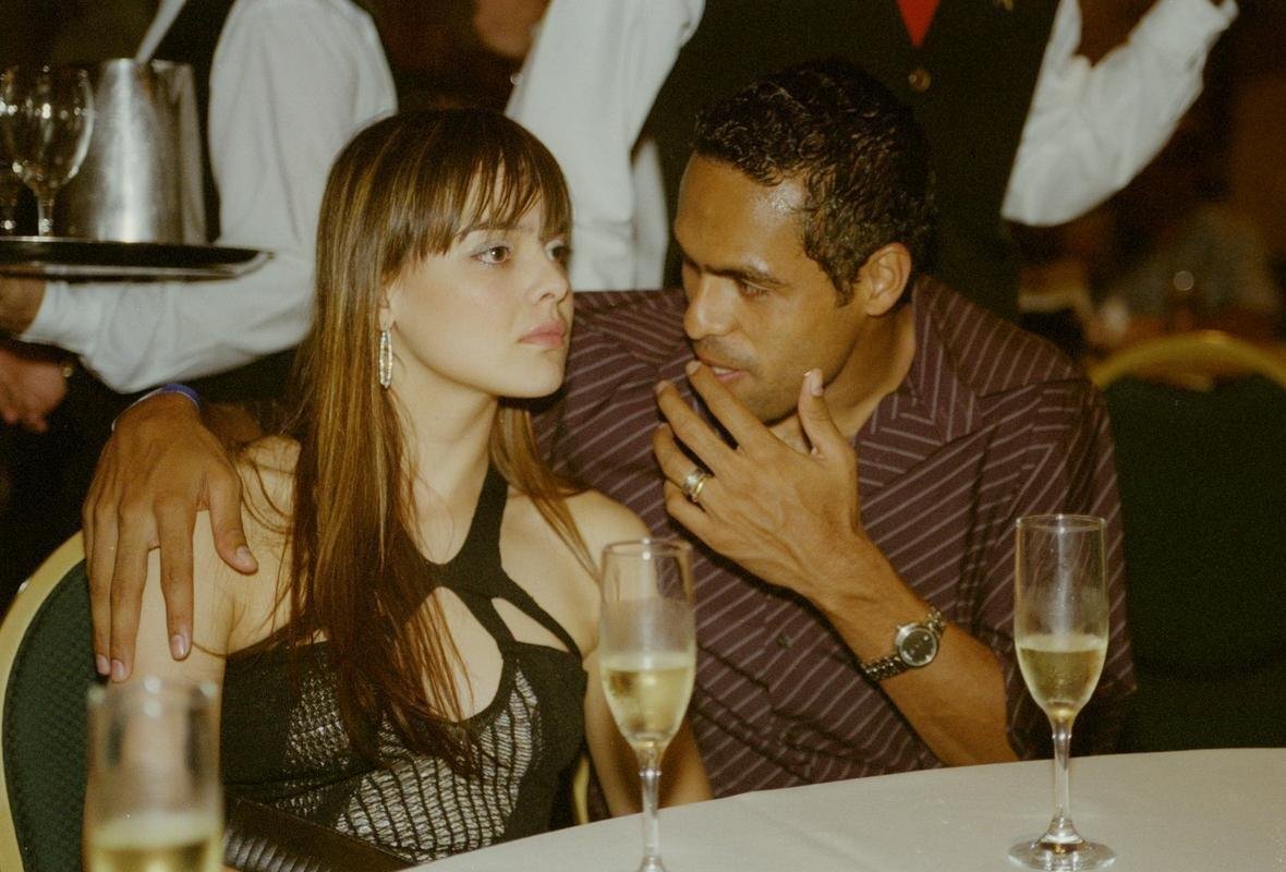 Aps a grande festa no Mineiro com a vitria sobre o Paysandu por 2 a 1, e tambm nas ruas de Belo Horizonte, em desfile carro aberto, jogadores, integrantes da comisso tcnica e dirigentes do Cruzeiro comemoraram o ttulo brasileiro e a indita Trplice Coroa de 2003 em evento fechado no hotel Ouro Minas, em Belo Horizonte. Familiares dos campees estiveram presentes. Imagens do arquivo do Estado de Minas mostraram a euforia dos jogadores, do tcnico Vanderlei Luxemburgo, do presidente Alvimar de Oliveira Costa e do vice, Zez Perrella, naquele 30 de novembro.