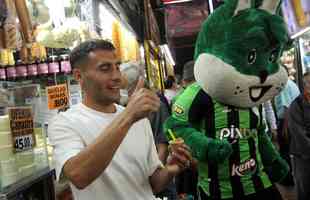 O meia argentino Emmanuel Martinez foi apresentado pelo Amrica nesta tera-feira (16/8), em evento realizado no Mercado Central, em Belo Horizonte.