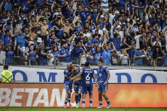 9 - Cruzeiro 1 x 0 Bahia (Mineiro) - 49.066 torcedores