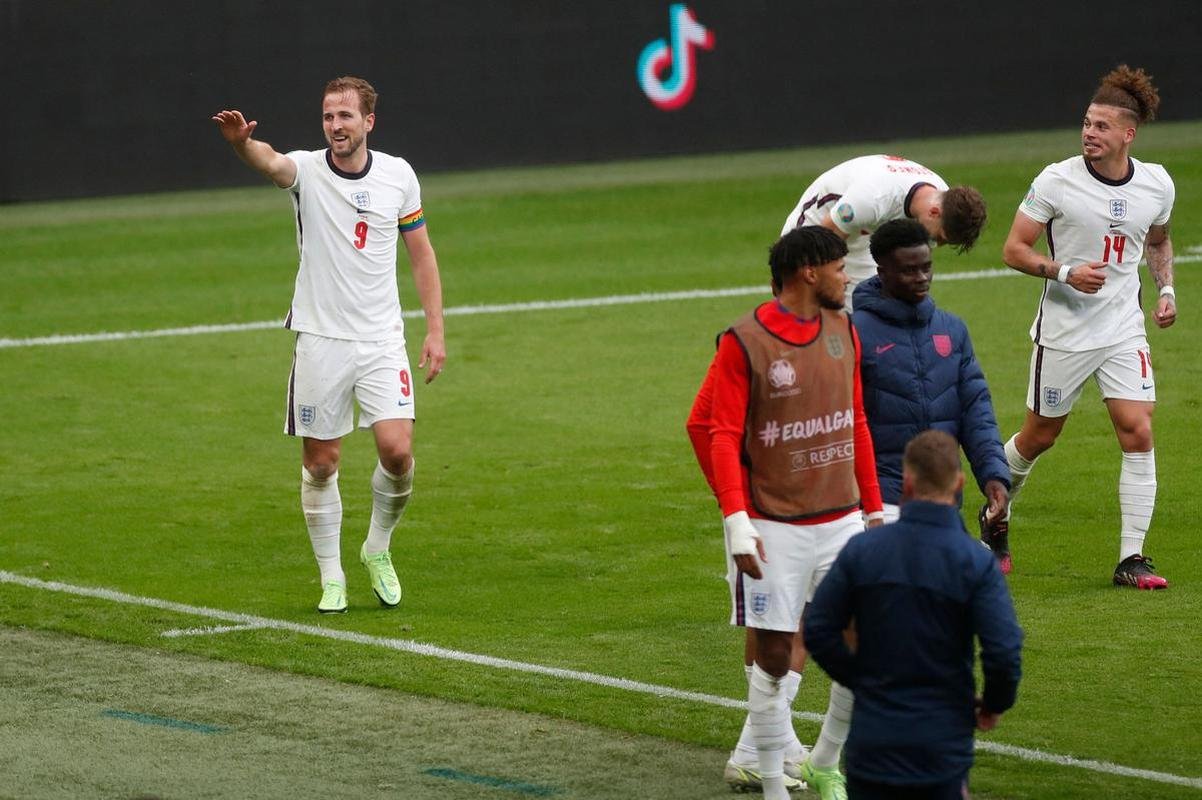 Fotos do gol de Harry Kane, da Inglaterra, sobre a Alemanha, em Wembley. Ingleses venceram por 2 a 0 e avanaram s quartas de final da Eurocopa