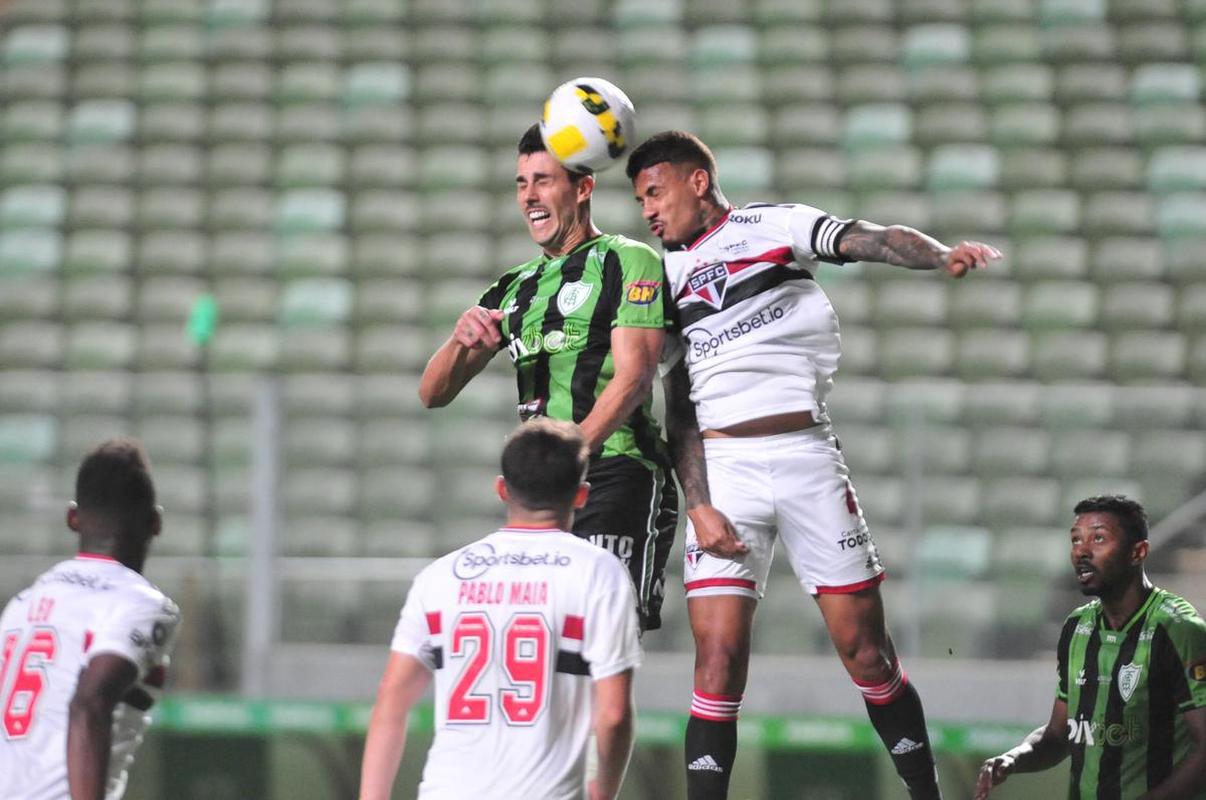 Fotos da partida entre Amrica e So Paulo, nesta quinta-feira (18), no Independncia, em Belo Horizonte, pelas quartas de final da Copa do Brasil.