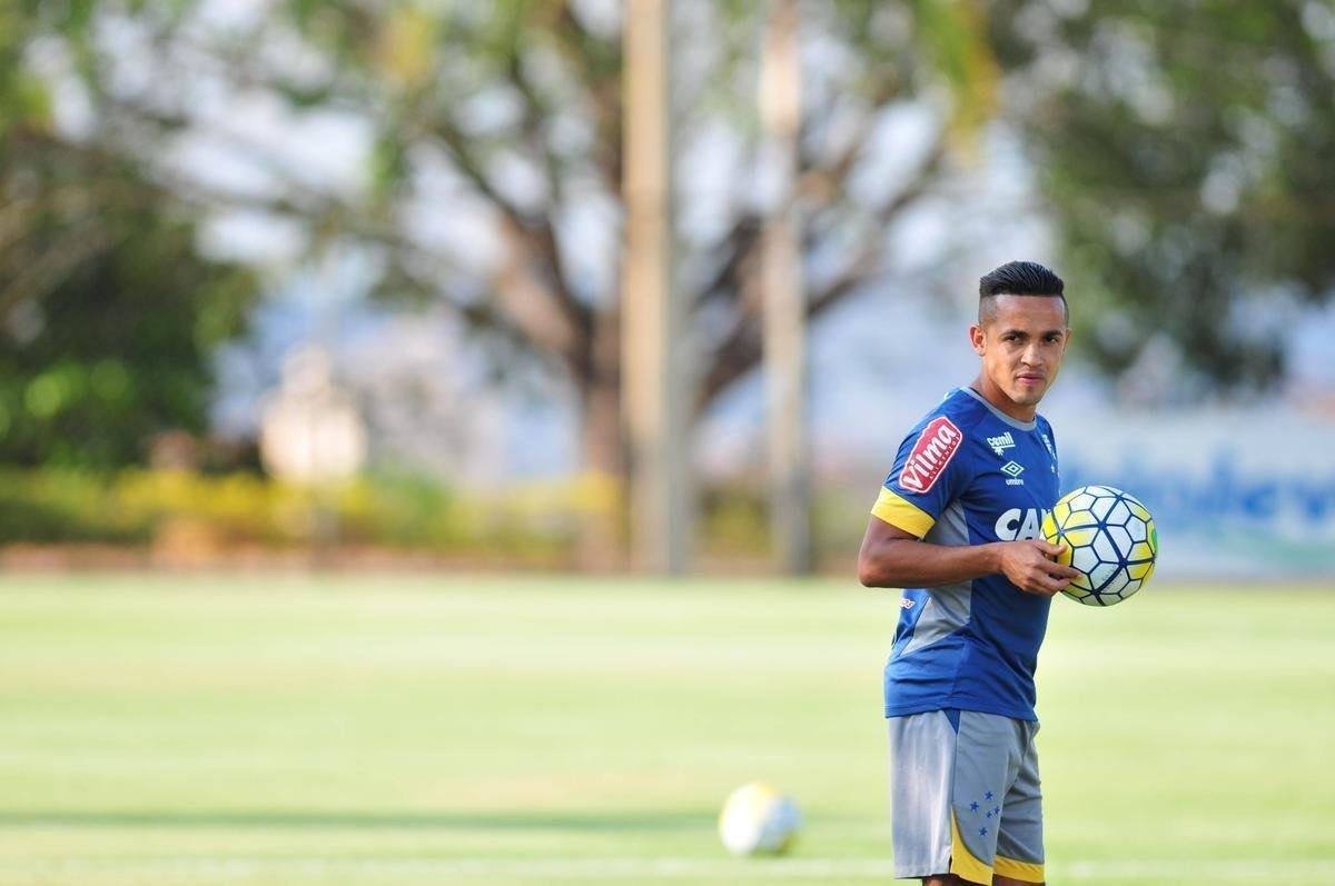 Rafinha (meia) - criou identificao com o Cruzeiro ao se tornar uma espcie de 12 jogador de Mano Menezes. Mesmo veterano - tinha 33 anos  poca da contratao, em 2016 -, era um dos atletas mais velozes do time. Ele marcou 14 gols em 143 jogos pelo clube.