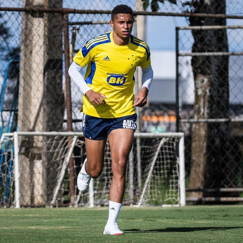 O lateral-esquerdo Rafael Santos, do Cruzeiro, venceu Marlon, do Amrica: 72% a 28%