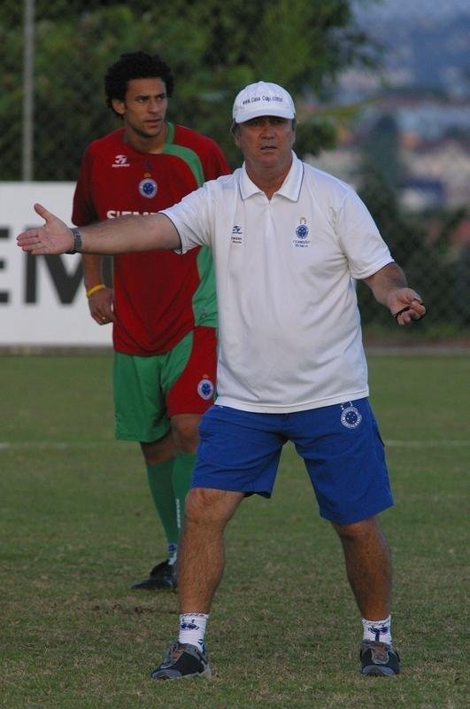 O dia a dia de Fred na Toca da Raposa II entre julho de 2004 e agosto de 2005