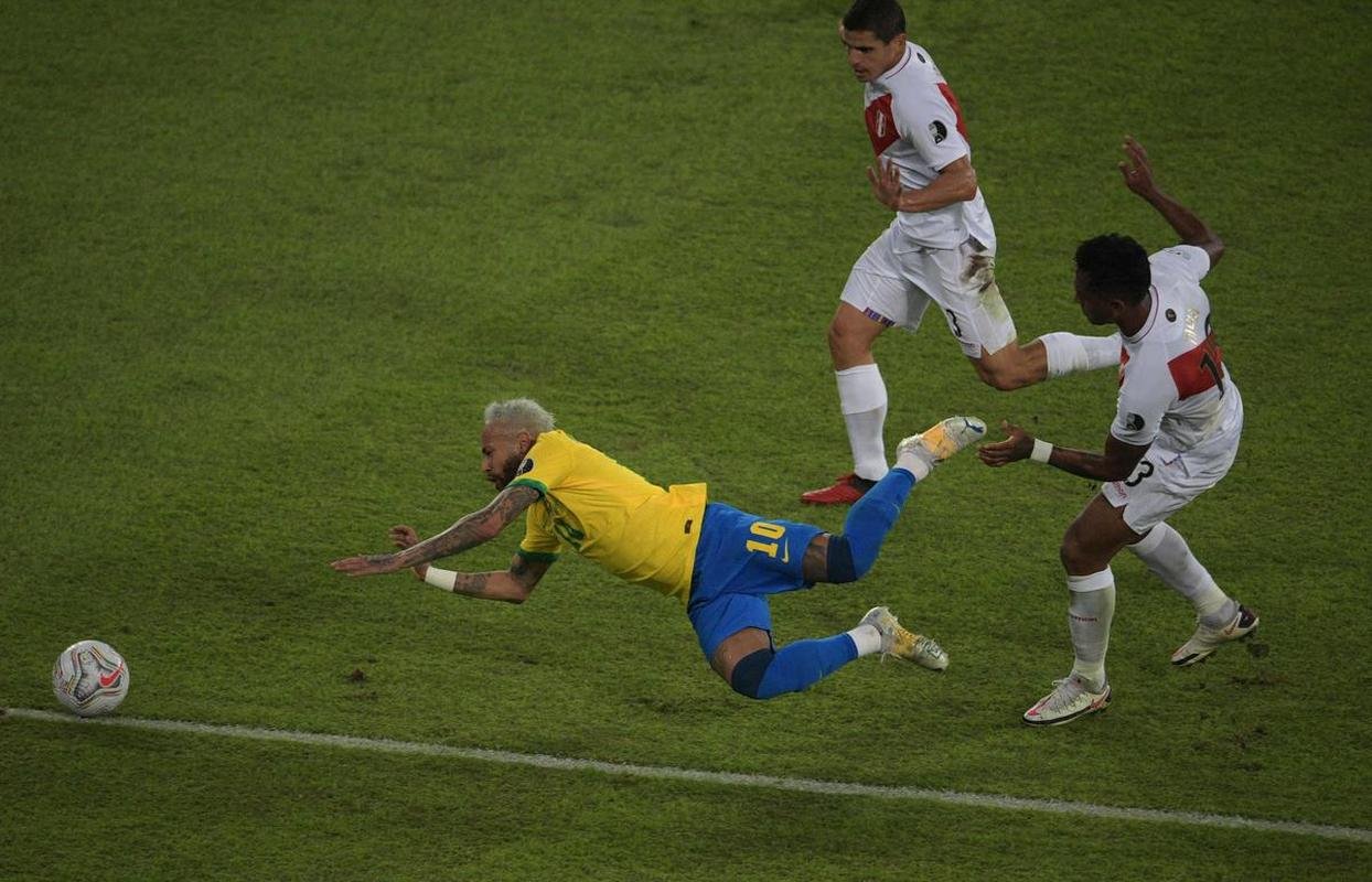 Brasil e Peru se enfrentaram pela segunda rodada do Grupo B da Copa Amrica