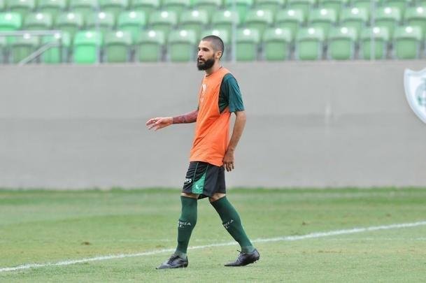 Tony (meia) - contratado ao XV de Piracicaba em 2015, fez 33 partidas e marcou dois gols, tendo importncia no grupo que conquistou o acesso  Srie A. Permaneceu no Coelho at junho de 2017, quando foi dispensado do clube. No segundo semestre do ano, jogou a Srie B pelo CRB. Em 2018, defender o Ituano no Campeonato Paulista.
