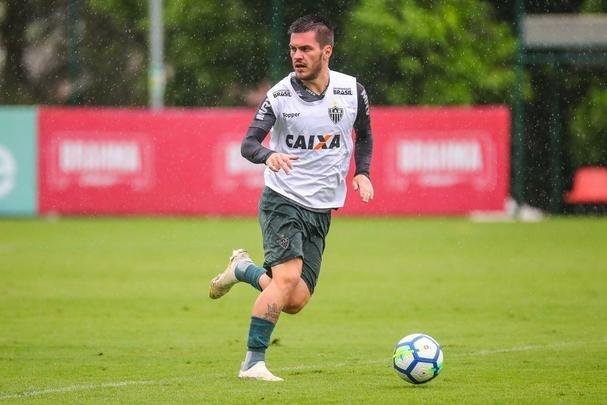 Atltico treinou sob chuva intensa na Cidade do Galo nesta quinta-feira  tarde