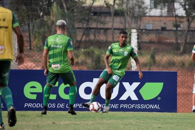 O Amrica segue em preparao para a deciso do Campeonato Mineiro, contra o Atltico. No prximo sbado (22), s 16h30, os rivais se enfrentaro no Mineiro, em Belo Horizonte. Para ser campeo estadual pela 17 vez, o Coelho precisar vencer o confronto. Isso porque a primeira partida terminou empatada em 0 a 0, e o Atltico possui a vantagem de jogar por um novo empate.