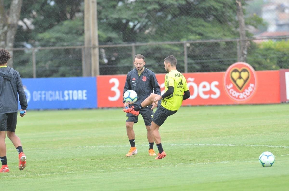 Para treino do Flamengo, Arrascaeta retornou  Toca da Raposa II pela primeira vez aps deixar o Cruzeiro