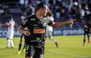 9 - Ricardo Oliveira - O atacante, agora com 40 anos, atuou em nove partidas da Libertadores de 2019 pelo Atltico. Em 2020, ele teve o contrato rescindido com o clube e assinou pouco tempo depois com o Coritiba. Em junho do ano passado, acionou o Galo na Justia e cobra R$ 3,7 milhes.