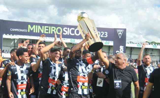 Athletic recebeu neste domingo (12/3) o troféu de campeão do interior do Campeonato Mineiro