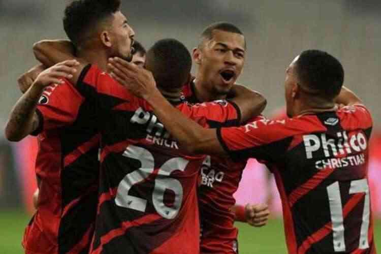7 - Athletico-PR: R$ 328,9 milhões