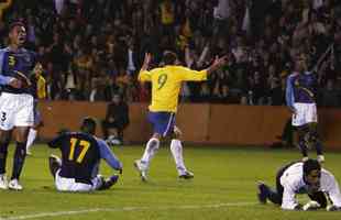 Fred estreou pela Seleo Brasileira em 2005; em 2006, marcou contra o Equador (foto)