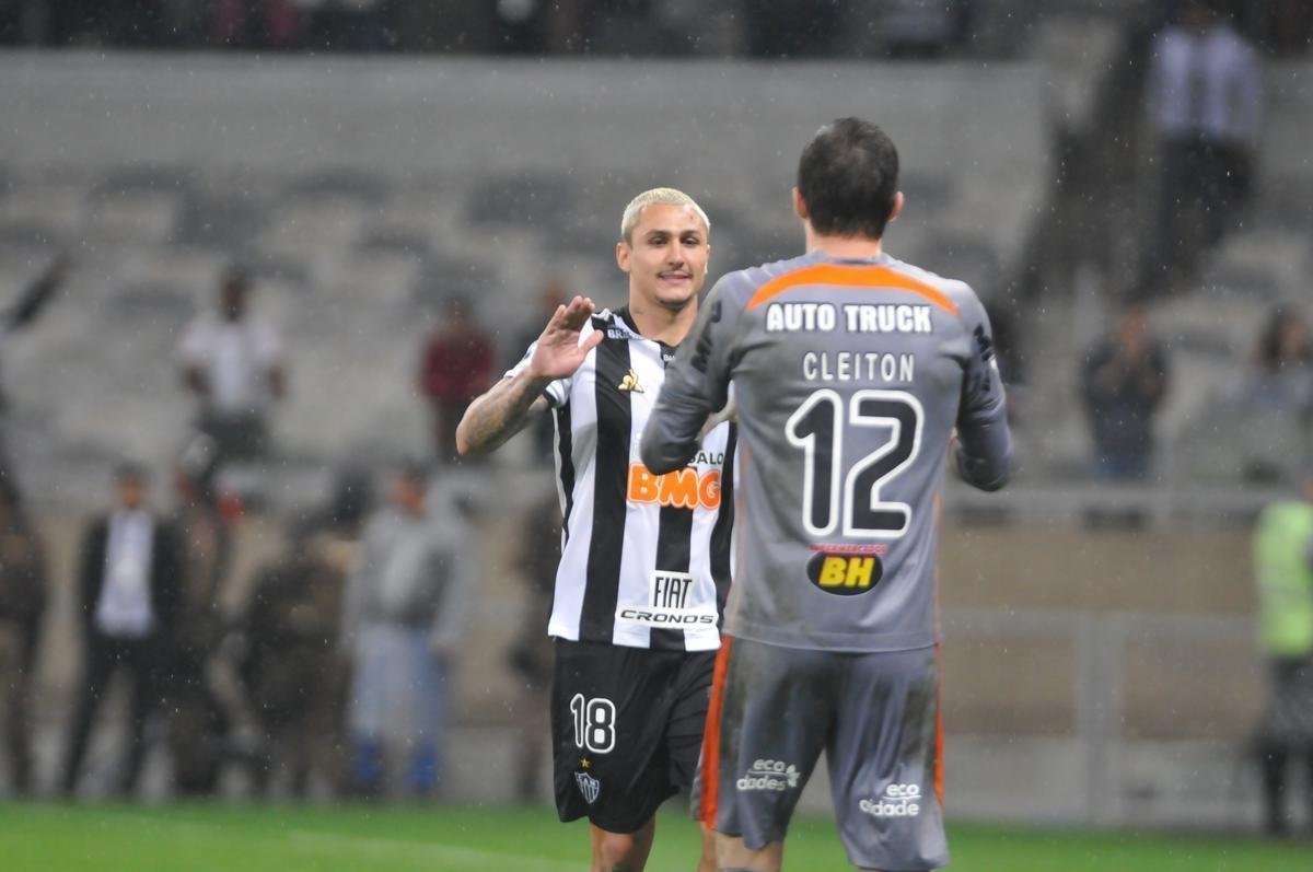 Atltico perdeu por 4 a 3 para o Coln nos pnaltis e foi eliminado da Copa Sul-Americana. Goleiro argentino Burin defendeu penalidades de Rver e Cazares