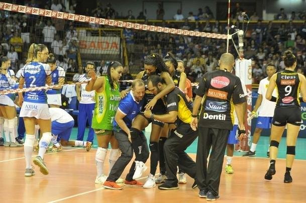 Minas x Praia: veja fotos da primeira partida da final