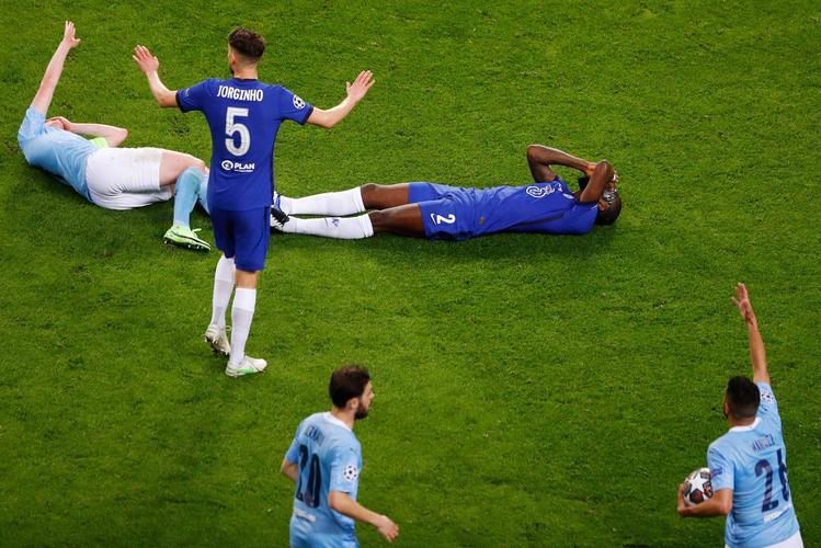 Imagens da grande decisão entre Manchester City e Chelsea no Estádio do Dragão