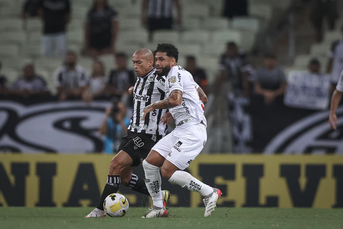 O Atltico visitou o Cear nesta quarta-feira (15), na Arena Castelo, em Fortaleza, pela 12 rodada do Campeonato Brasileiro. Veja as melhores imagens do confronto.
