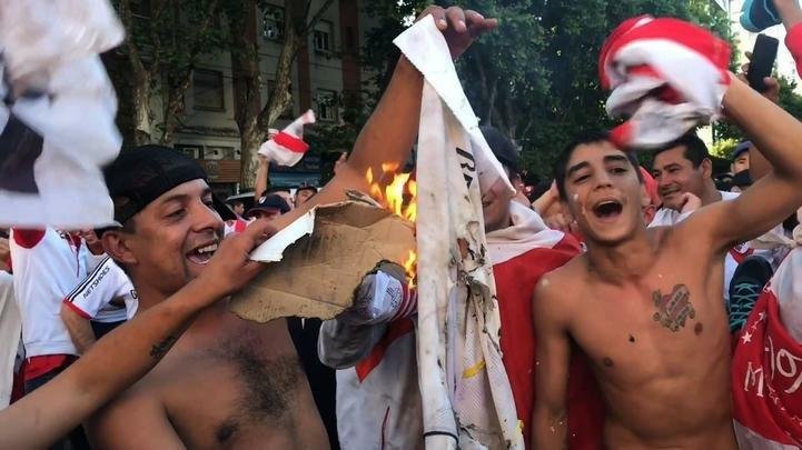 Polcia argentina deteve alguns torcedores do River Plate que causaram confuso neste sbado