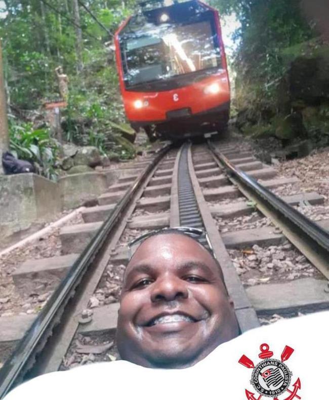 Redes sociais contaram com vários memes após a derrota do Corinthians para o Argentino Juniors