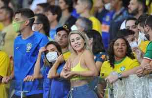 Fotos da torcida na goleada do Brasil sobre o Paraguai no Mineiro