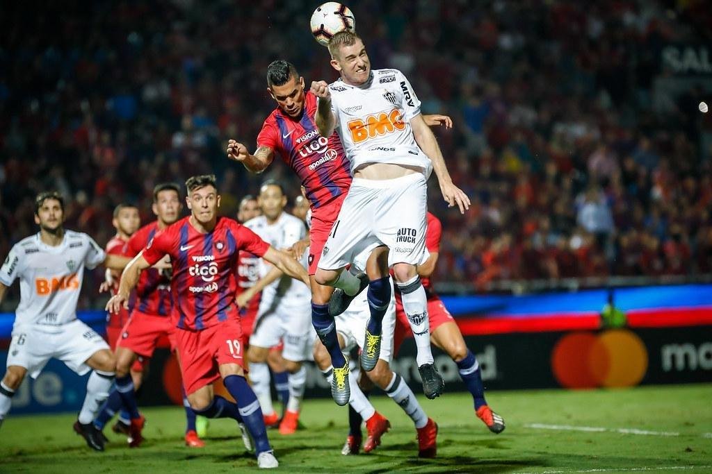 Adilson - O volante se aposentou precocemente em 2019 por causa de problemas cardacos. Ele acionou o Galo na Justia pedindo R$ 11,6 milhes. Em abril deste ano, o clube foi condenado a pagar R$ 4,1 milhes. A deciso cabe recurso.